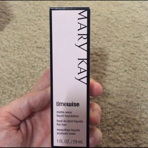 Mary Kay Matte wear liquid foundation