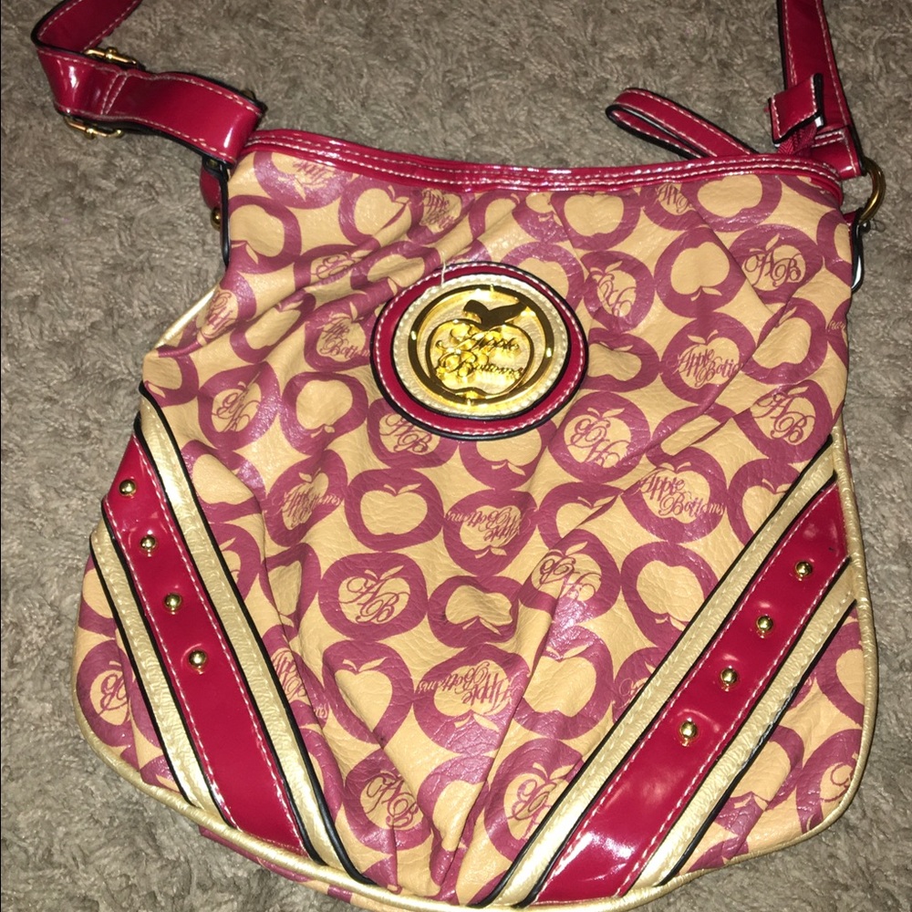 Apple Bottom Cross Purse 🍎