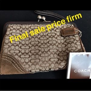 COACH SIGNATURE C KISSLOCK WRISTLET