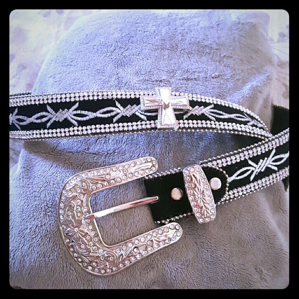 Price drop!! Atlas rhinestone western belt.