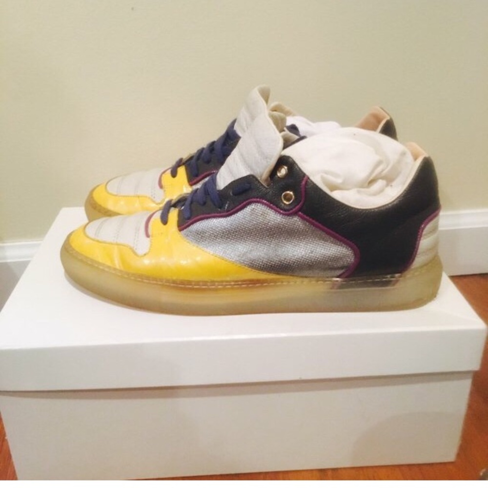 Balenciaga paneled low top sneaker