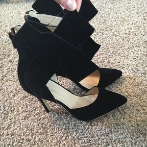 Black BOW heels!