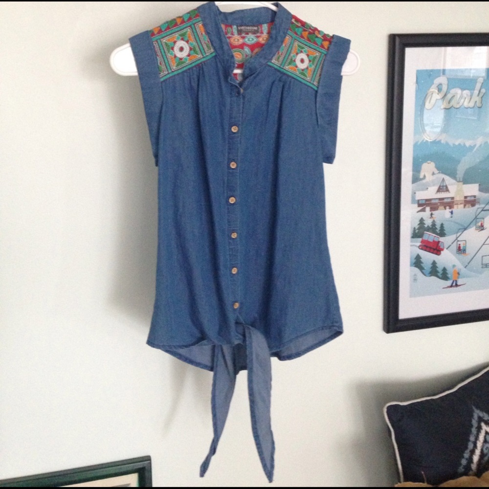 Embroidered button and tie bottom shirt