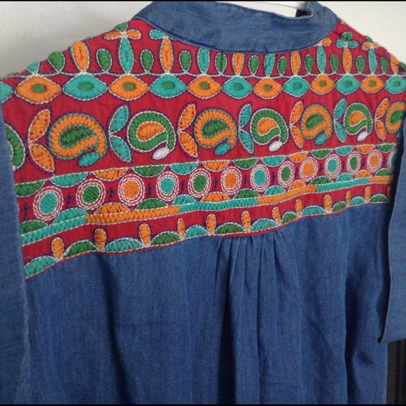 Embroidered button and tie bottom shirt - Picture 3 of 5
