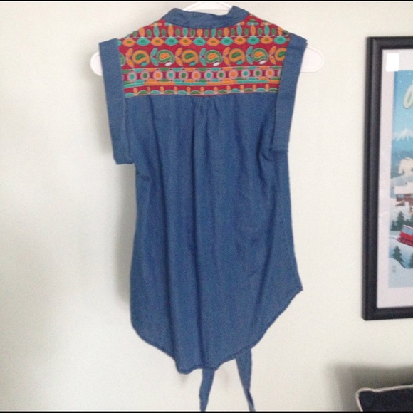 Embroidered button and tie bottom shirt - Picture 4 of 5
