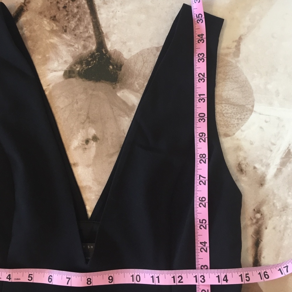 LAST ONE! MEDIUM NEW W/TAGS PLUNGING LBD W/POCKETS - Picture 4 of 4