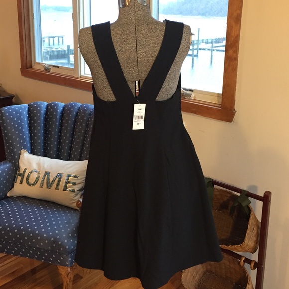 LAST ONE! MEDIUM NEW W/TAGS PLUNGING LBD W/POCKETS - Picture 3 of 4