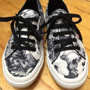 Superga black and white canvas sneaker