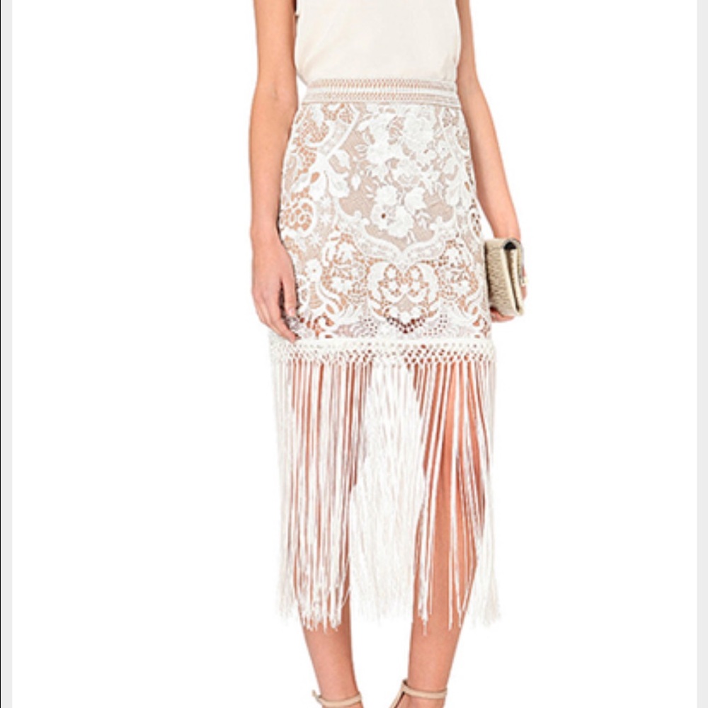 Fringed skirt in lace
