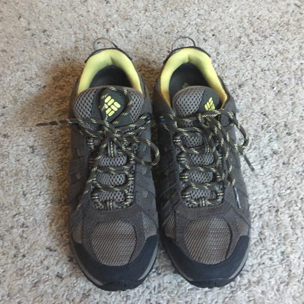 Women's Columbia short hiking boot size 9