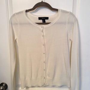 ✖️SOLD✖️Pearl button cardigan