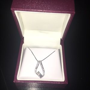Diamond pendant necklace
