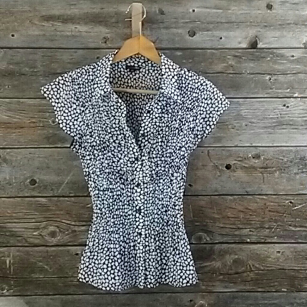 East 5th Petite short sleeve shirt. Size PM