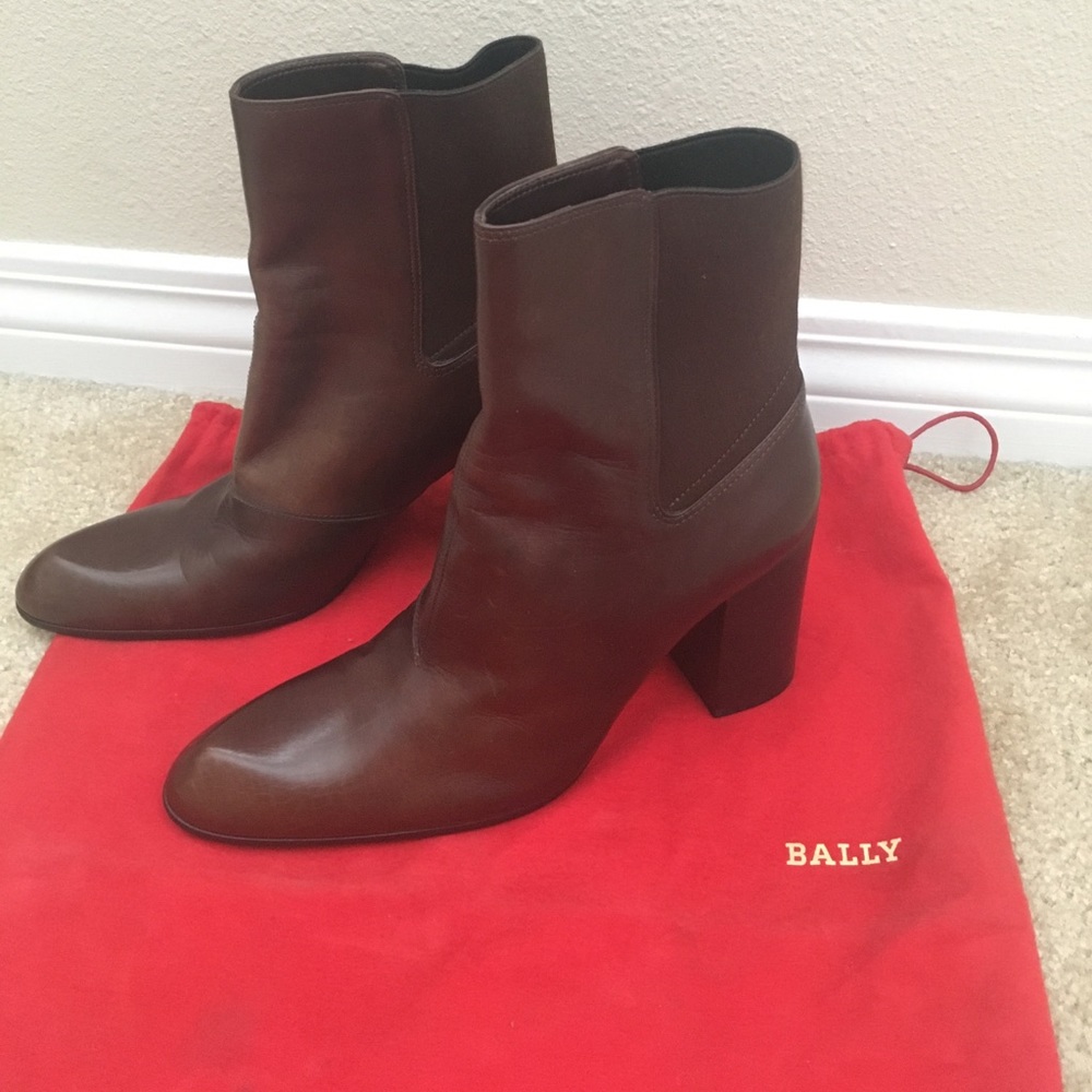BALLY Mid high boots
