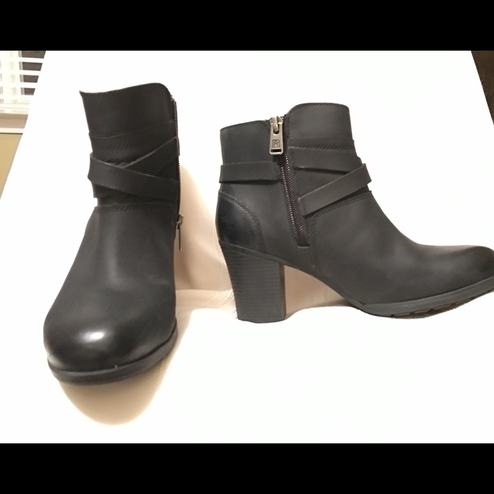 Booties Black Rockport NEW size 7