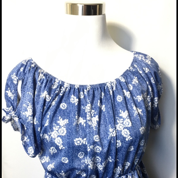 SOLD Maternity Sz L Blue Floral Top NWT - Picture 2 of 5
