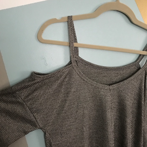 Open shoulder metallic grey top - Picture 2 of 5
