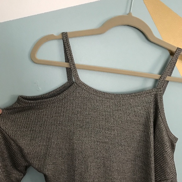 Open shoulder metallic grey top - Picture 4 of 5