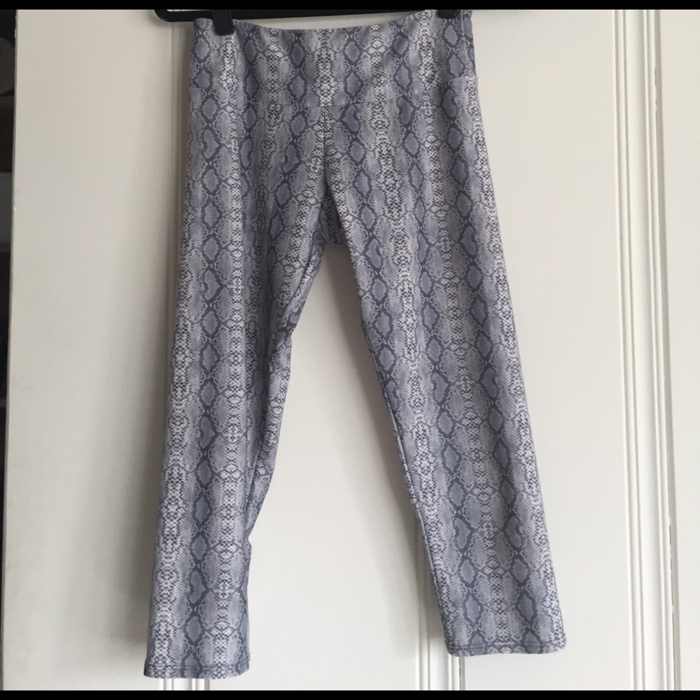 Onzie gray snakeskin leggings