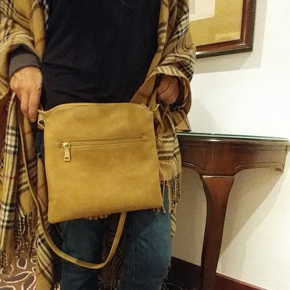 Medium crossbody bag - Picture 3 of 5