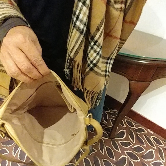 Medium crossbody bag - Picture 4 of 5