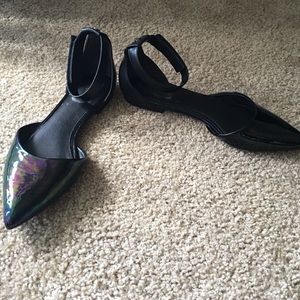 Ankle strap pointed flats
