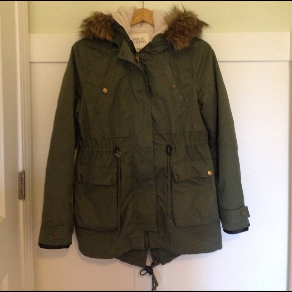 Green Anorak jacket. Thread & Supply