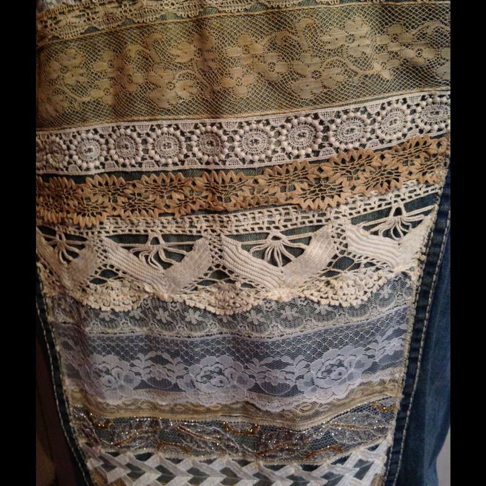 SOLD She's just venom wearin' denim - Picture 2 of 5