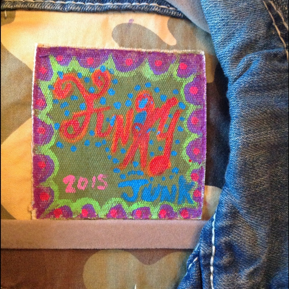 SOLD She's just venom wearin' denim - Picture 5 of 5