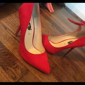Red pumps! Size 8/9