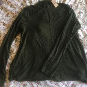 American Eagle key hole flowy top