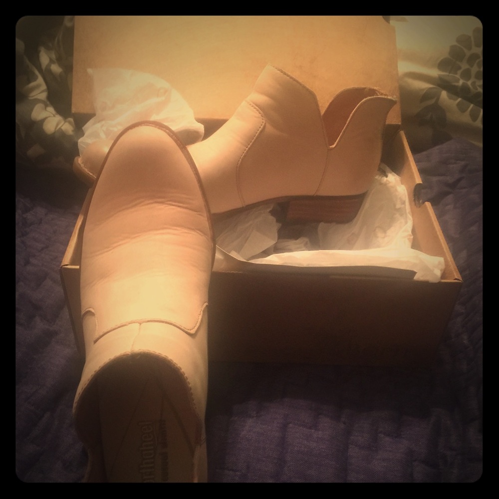 I have plantar facittis in my feets.