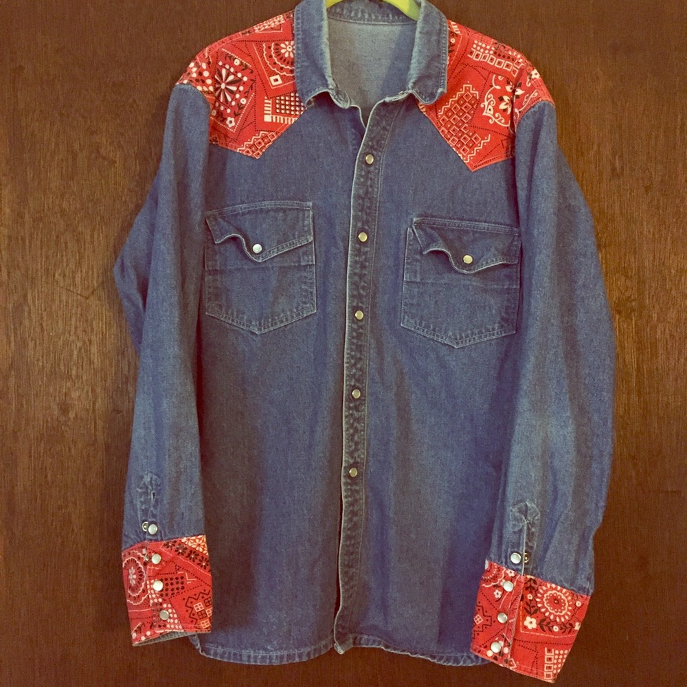 tDONATING denim & red VTG accent top - Picture 1 of 3
