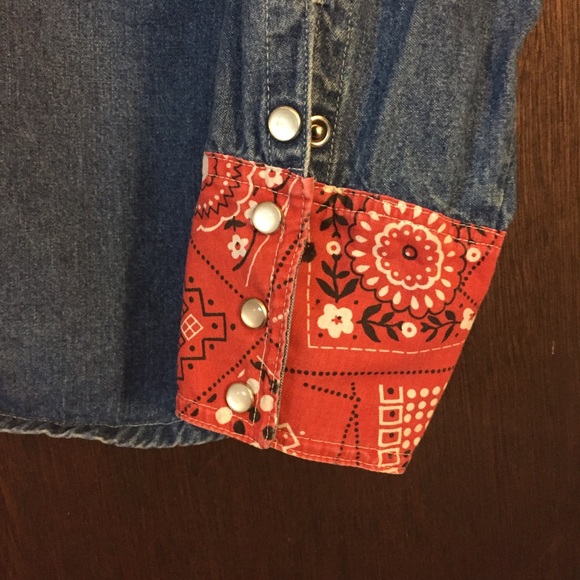 tDONATING denim & red VTG accent top - Picture 3 of 3
