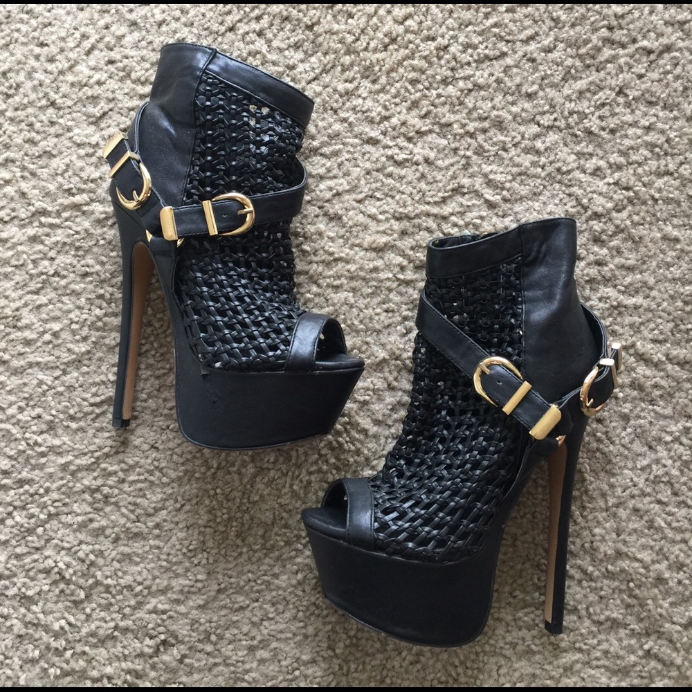 Bebe booties