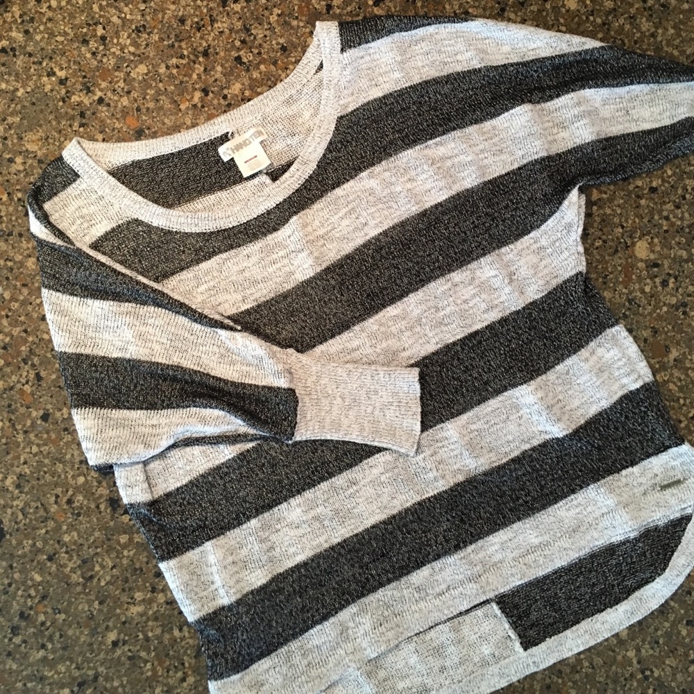 Light weight sweater