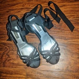 💕{WHBM} Black laced Wedges 🤗