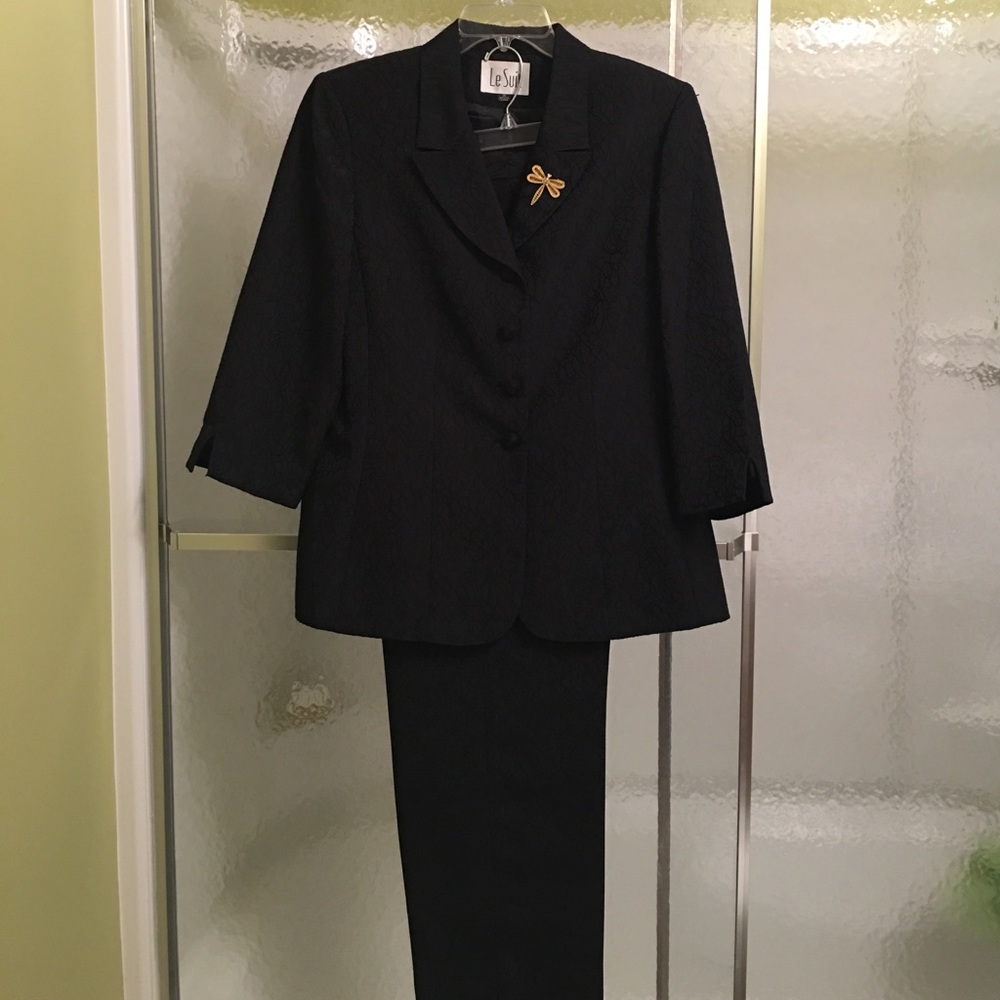 Silk lined 2 piece suit by LeSuit