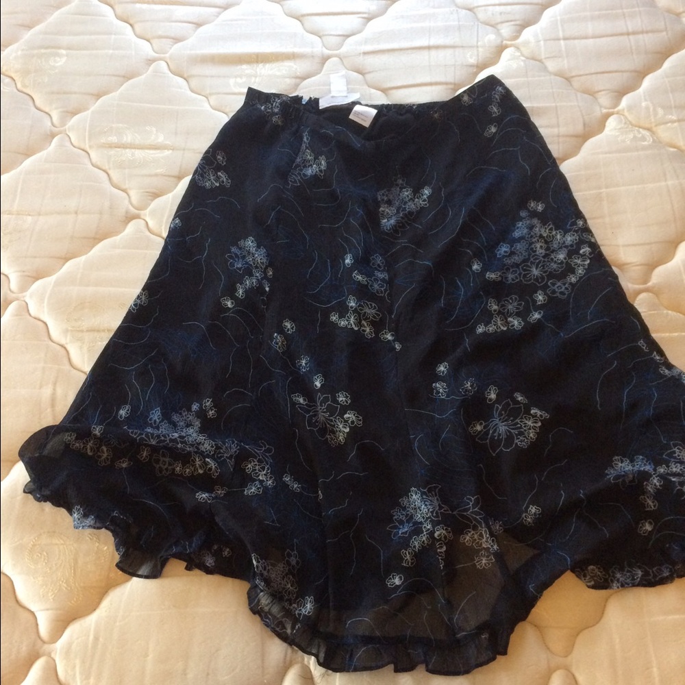 Navy flower skirt
