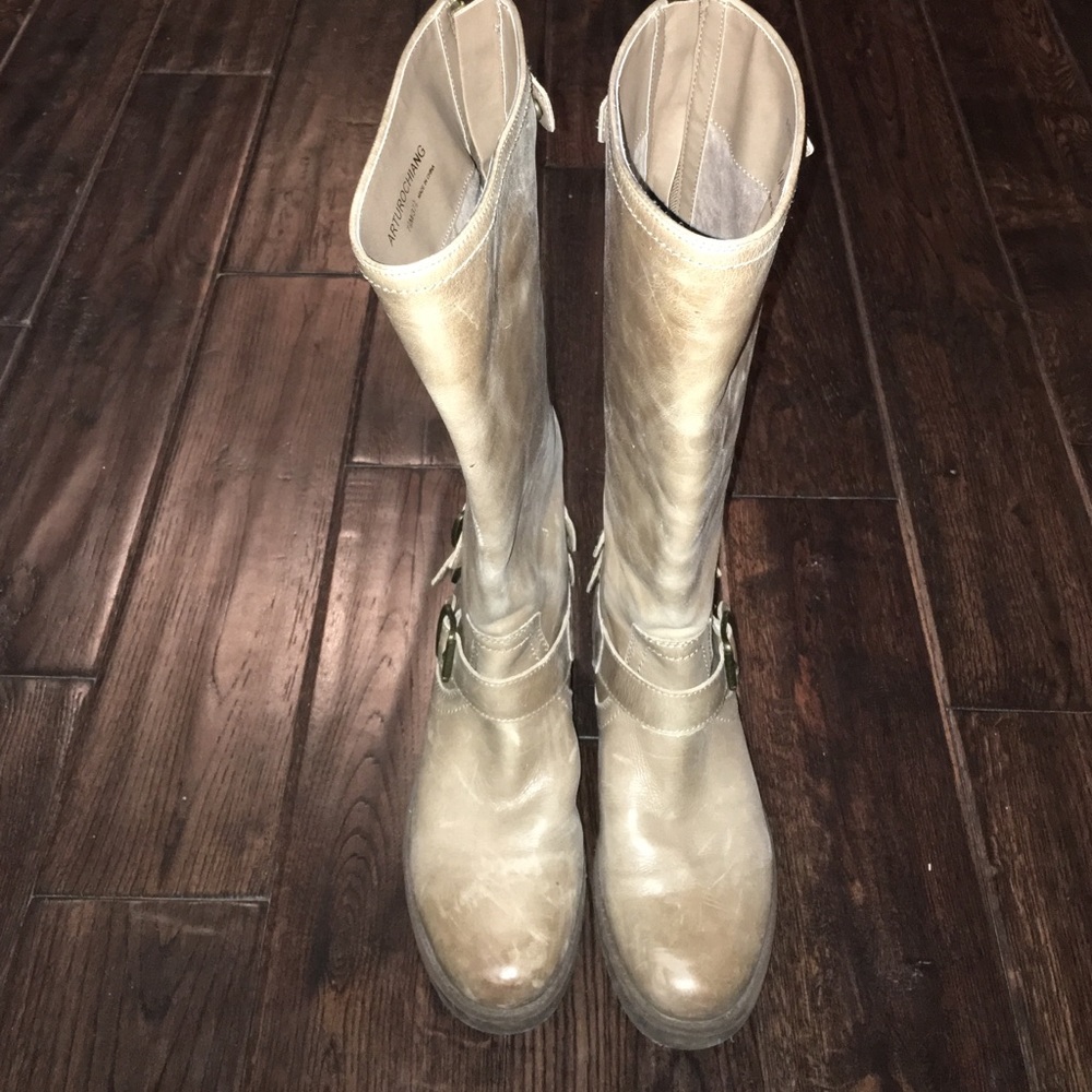 Arturo Chiang riding boots