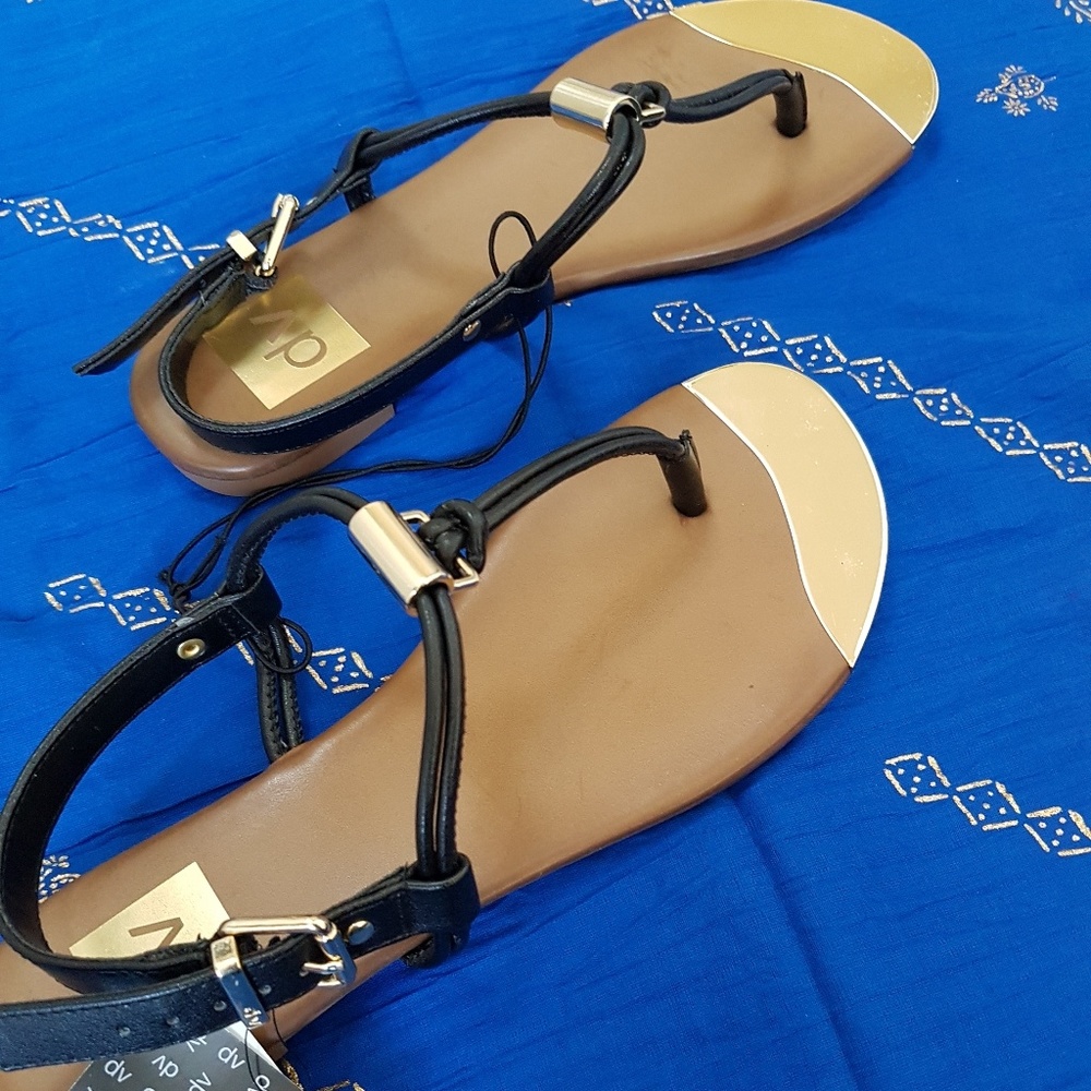*SOLD*  NWT Dolce Vita Sandals