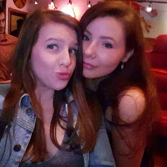 Meet your Posher, Sarah - Picture 1 of 1