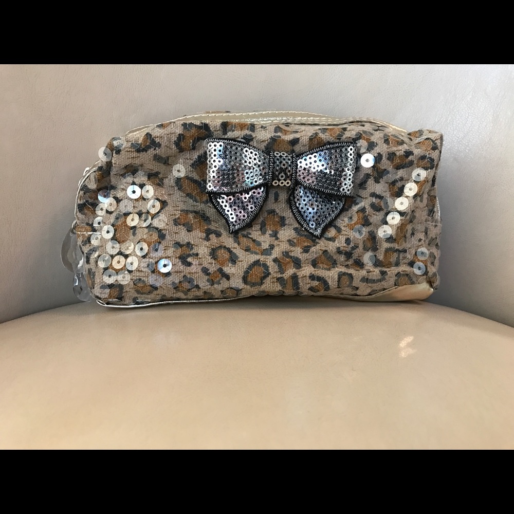 An "everything" little bag