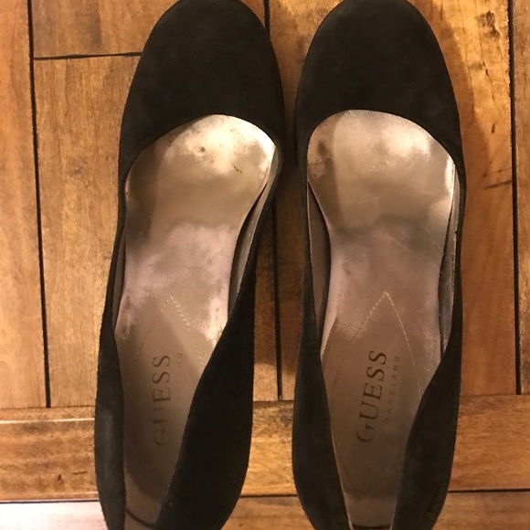 Black guess heels. - Picture 5 of 5