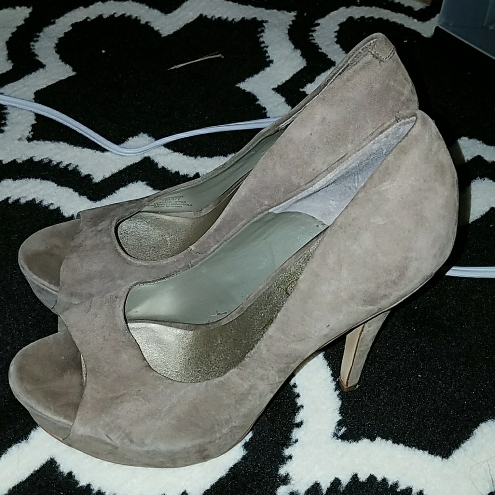 Shoes - Picture 2 of 4
