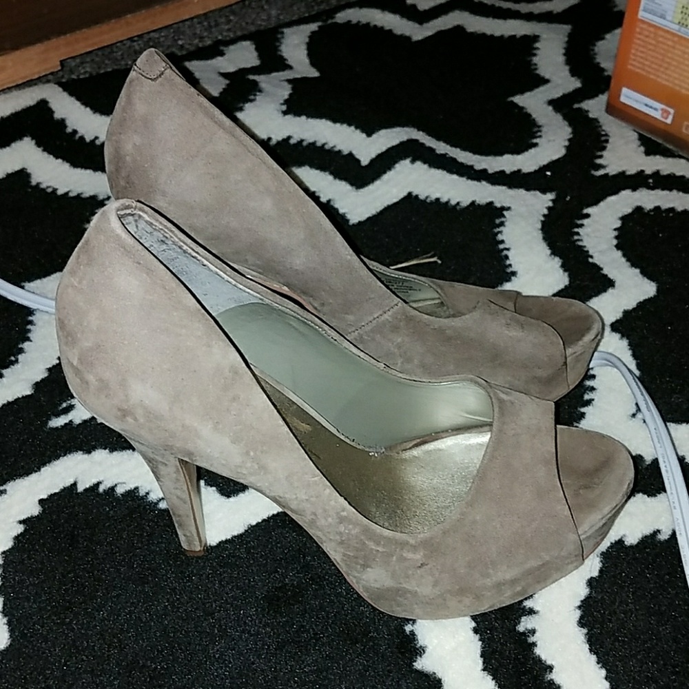 Shoes - Picture 4 of 4