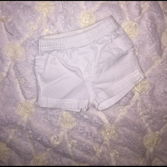 💚LIKE NEW💚 Baby Girl White Shorts - Picture 1 of 2