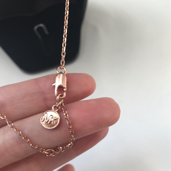 ♦️SOLD♦️ Michael Kors diamond lock necklace - Picture 5 of 6