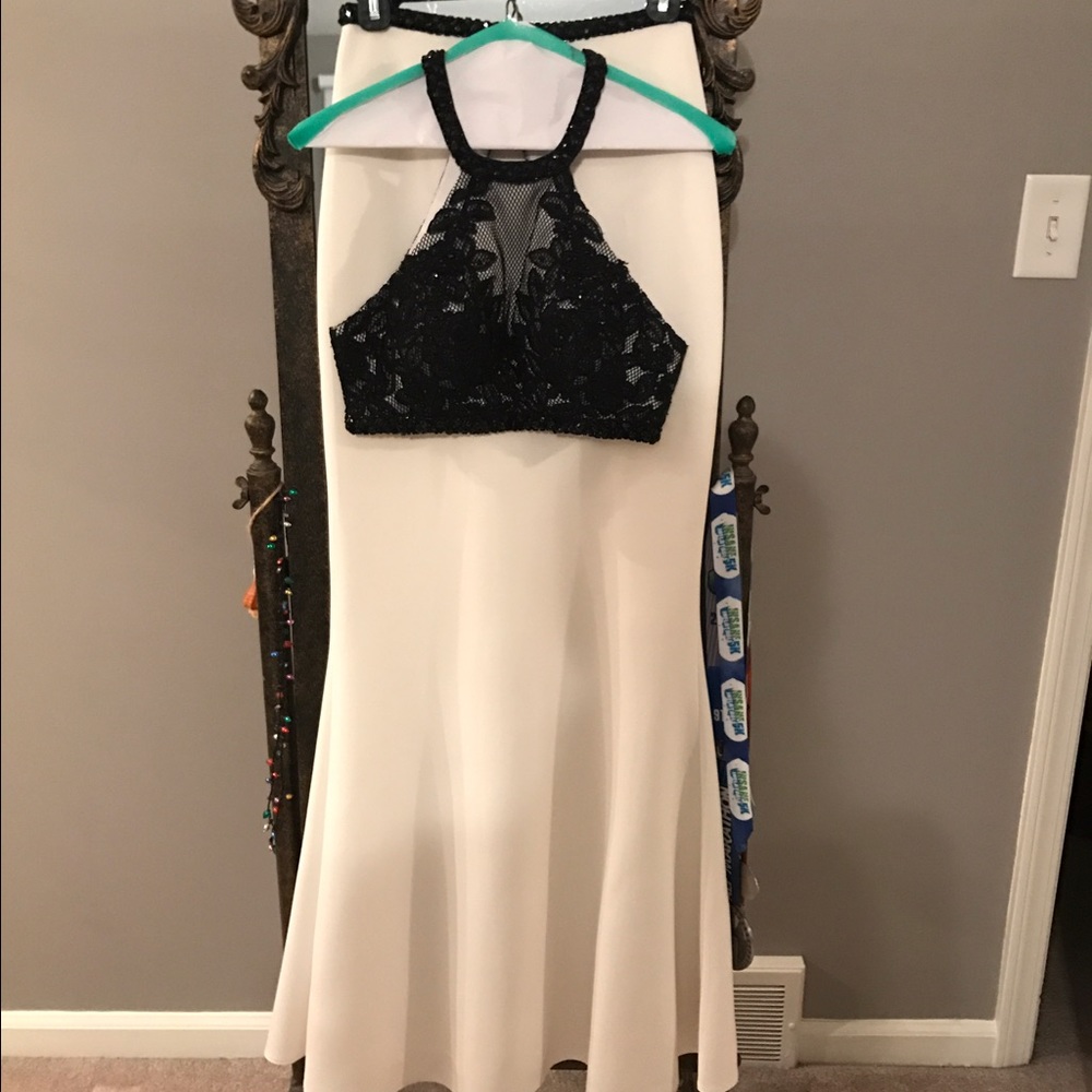 Prom dress - Picture 2 of 4