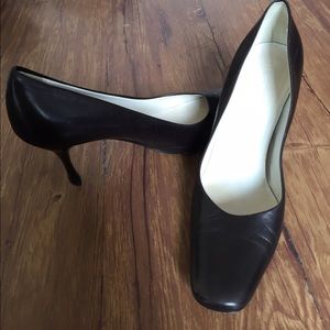 Jil Sander Brown leather square toe pumps